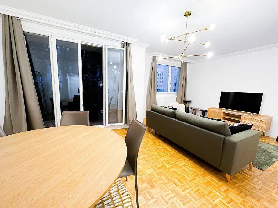 Appart 6Pers-Balcony-Paris 12-Hopital Trousseau Apartment