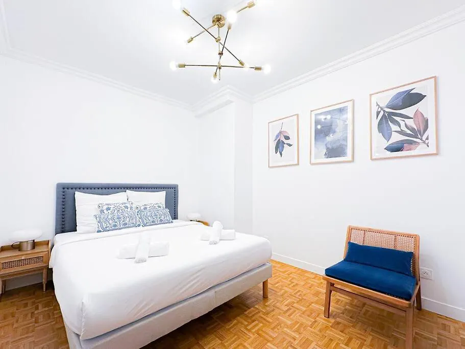 Appart 6Pers-Balcony-Paris 12-Hopital Trousseau Apartment